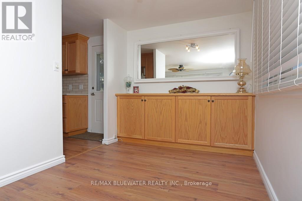 25 Maple Grove Court E, South Huron (Stephen), Ontario  N0M 1T0 - Photo 8 - X12294700