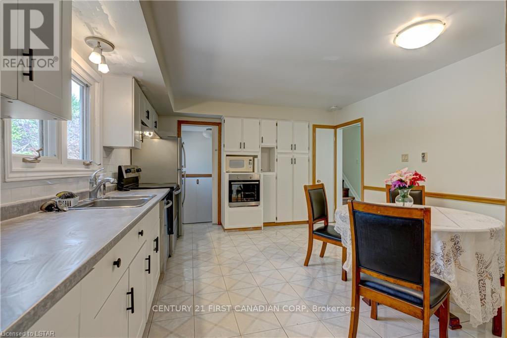 28 Redford Road, London North, Ontario  N5X 3V5 - Photo 9 - X12358752