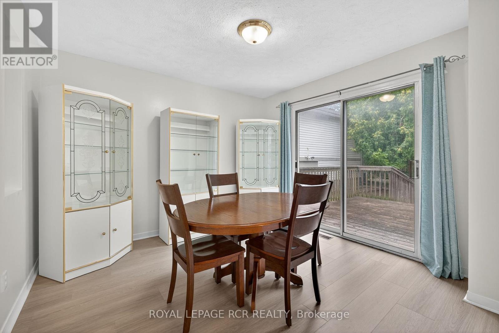 856 Magnolia Avenue, Newmarket (Huron Heights-Leslie Valley), Ontario  L3Y 3C7 - Photo 17 - N12358678