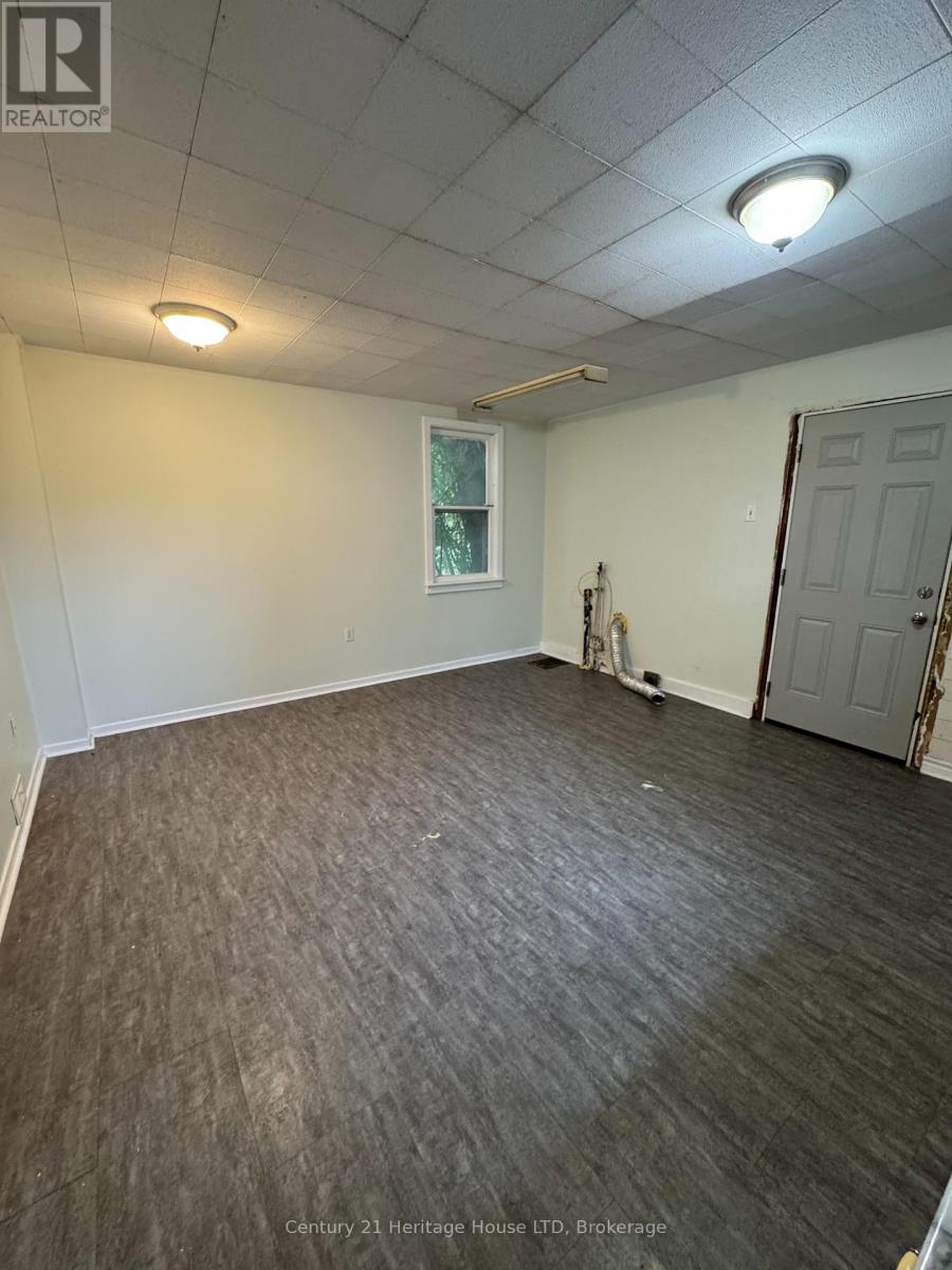 4697 Eastwood Crescent, Niagara Falls, Ontario  L2E 1B4 - Photo 13 - X12358722