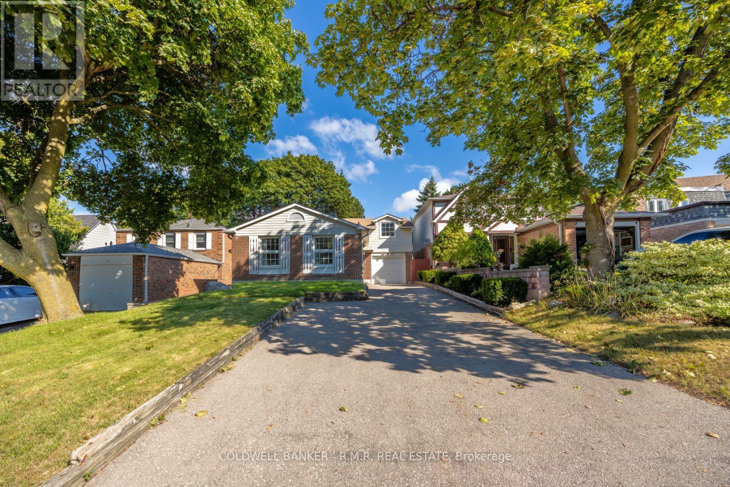 Property at 8 ABERFELDY CRESCENT image 2