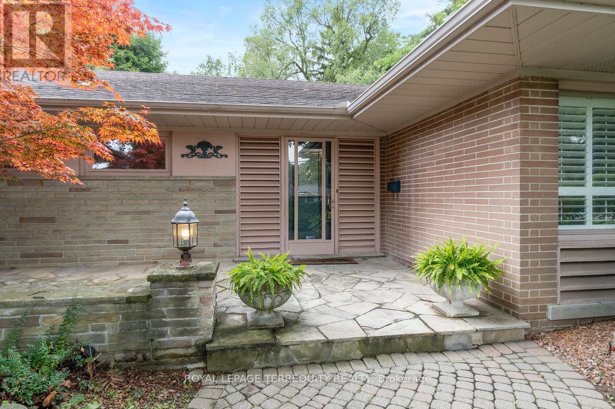 Property at 416 THE KINGSWAY image 3