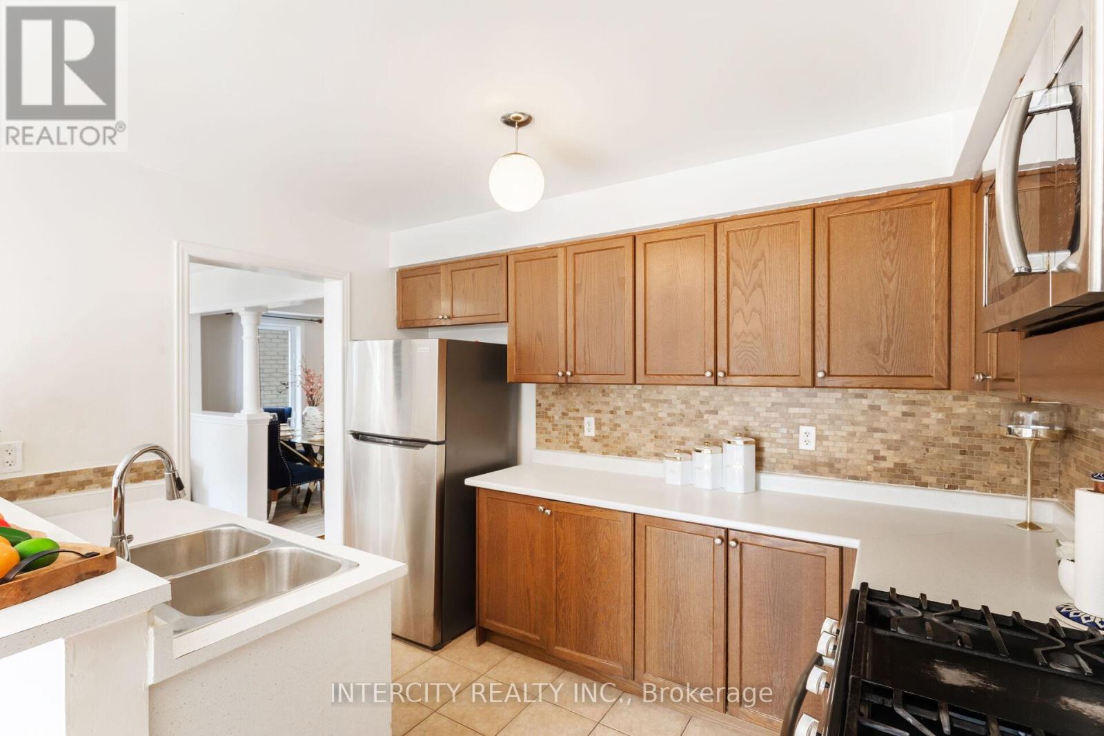 18 Snowshoe Lane, Brampton, Ontario  L6R 0J1 - Photo 19 - W12358668