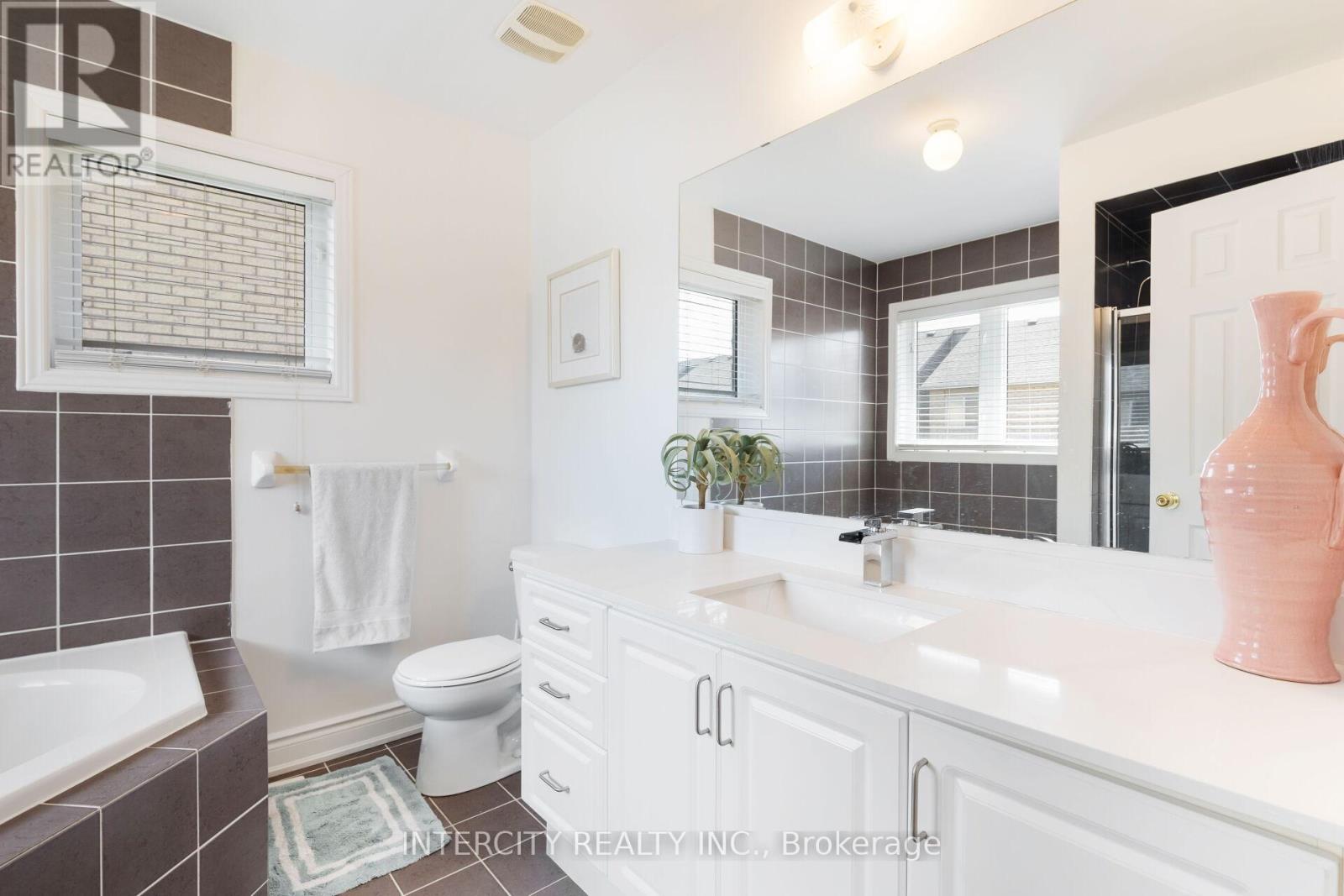 18 Snowshoe Lane, Brampton, Ontario  L6R 0J1 - Photo 27 - W12358668