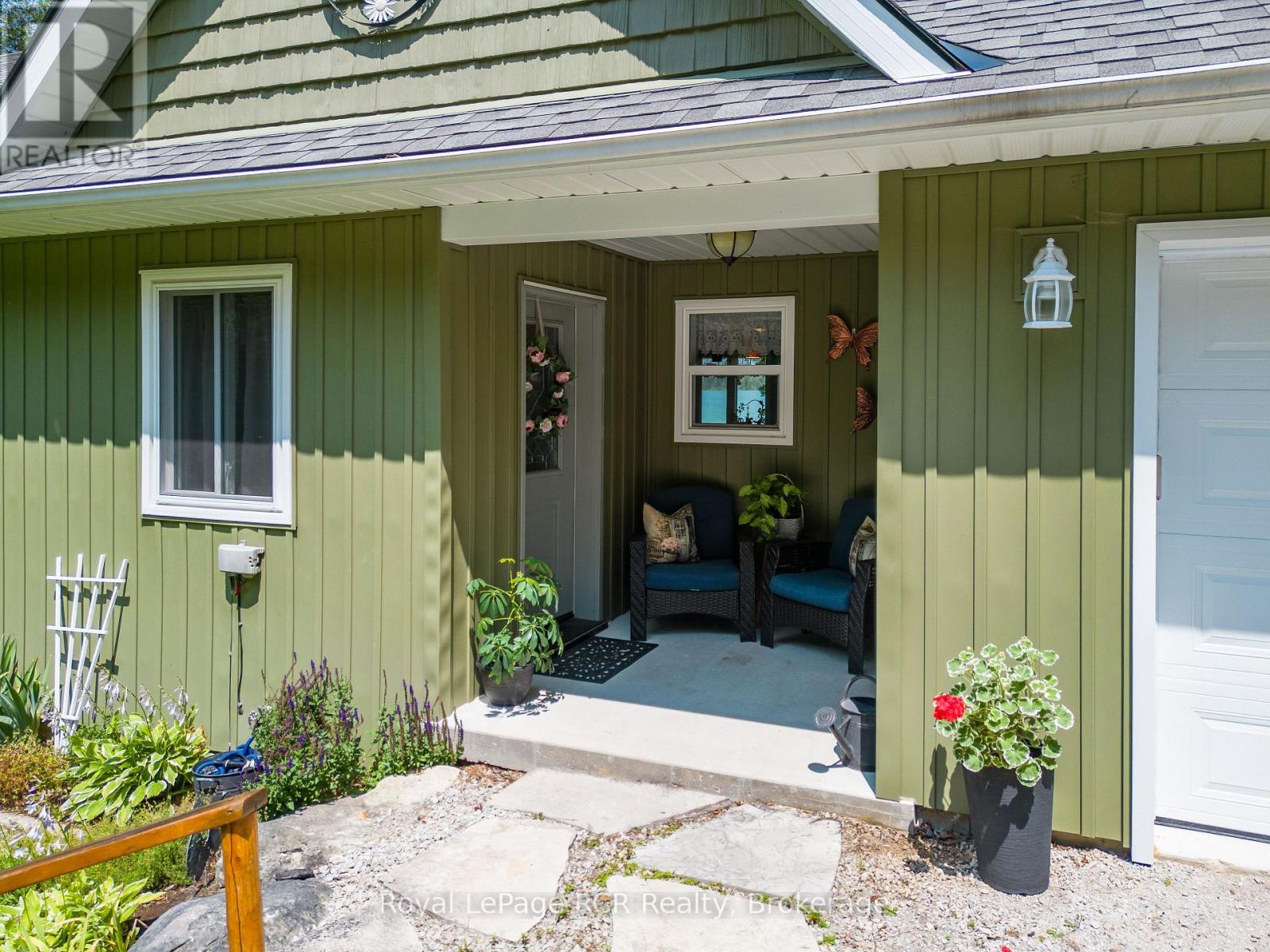 121 Browns Lane, Georgian Bluffs, Ontario  N0H 2K0 - Photo 12 - X12293448