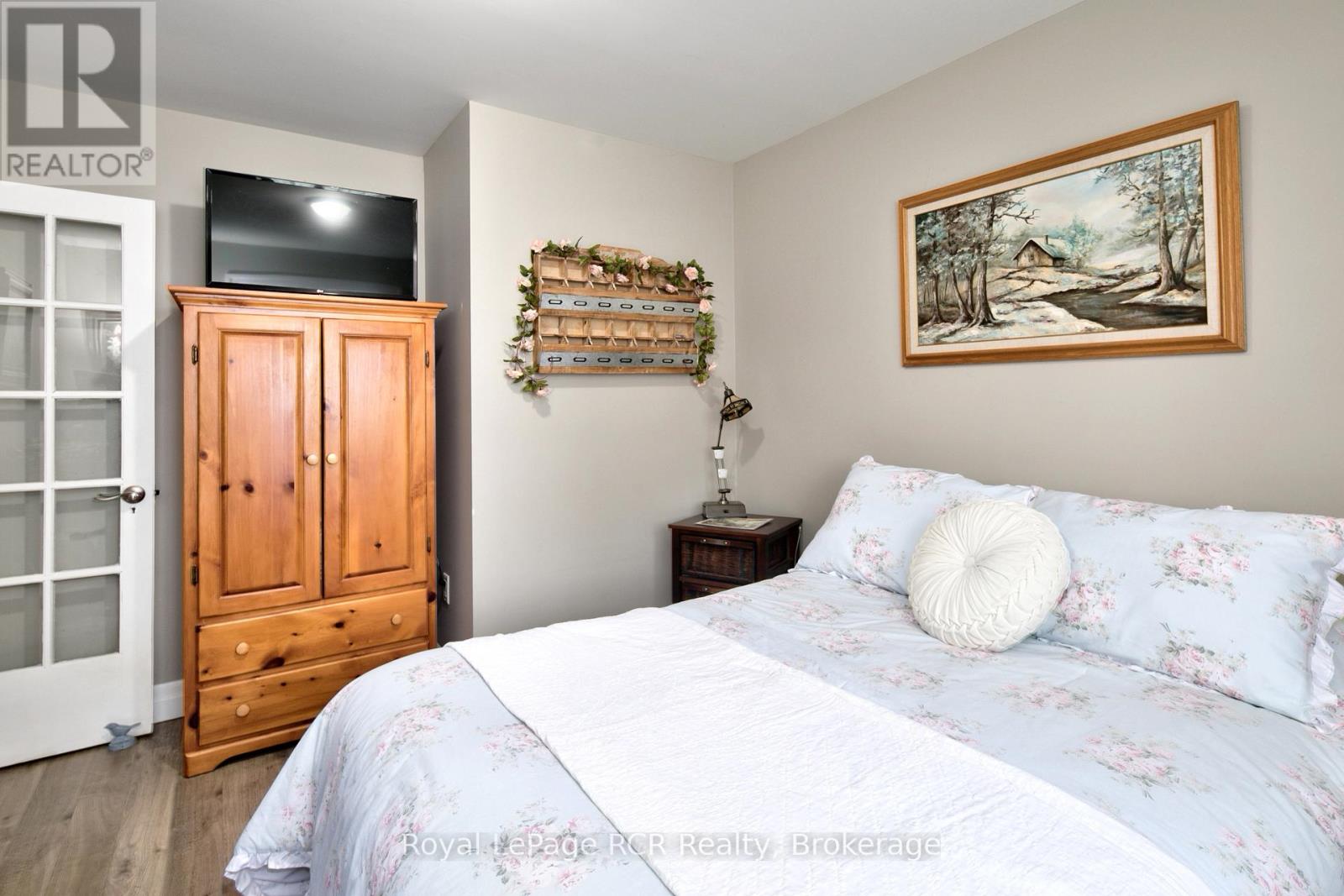 121 Browns Lane, Georgian Bluffs, Ontario  N0H 2K0 - Photo 25 - X12293448