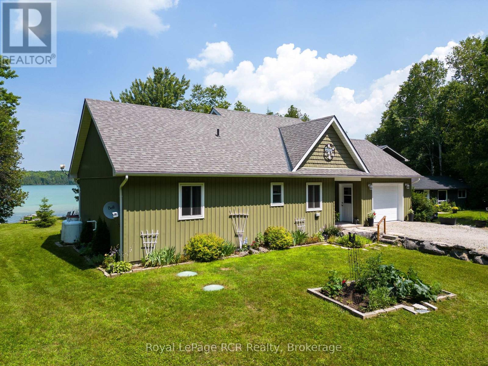121 Browns Lane, Georgian Bluffs, Ontario  N0H 2K0 - Photo 6 - X12293448