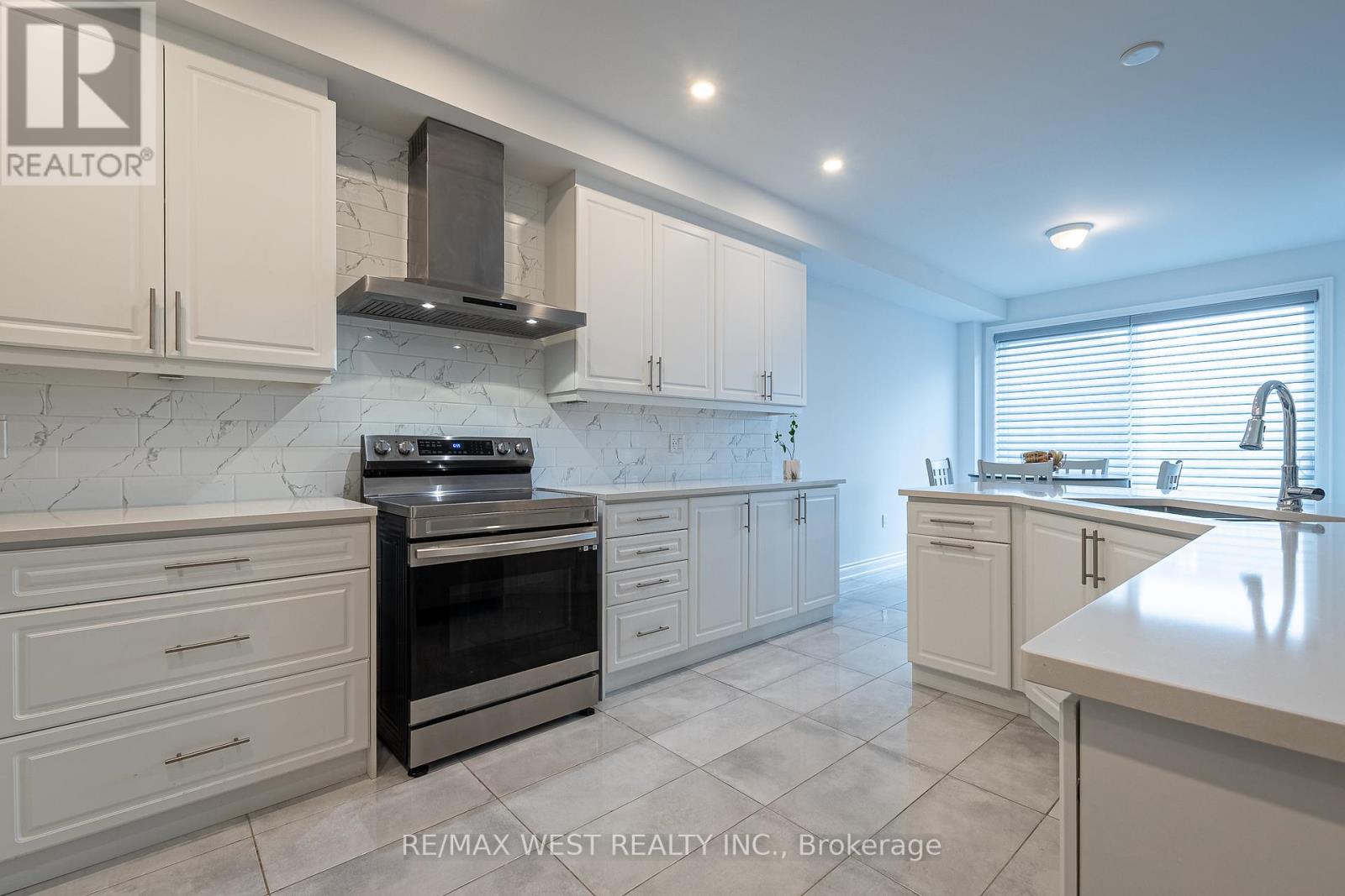 Property at 9 KIERNAN CRESCENT image 2