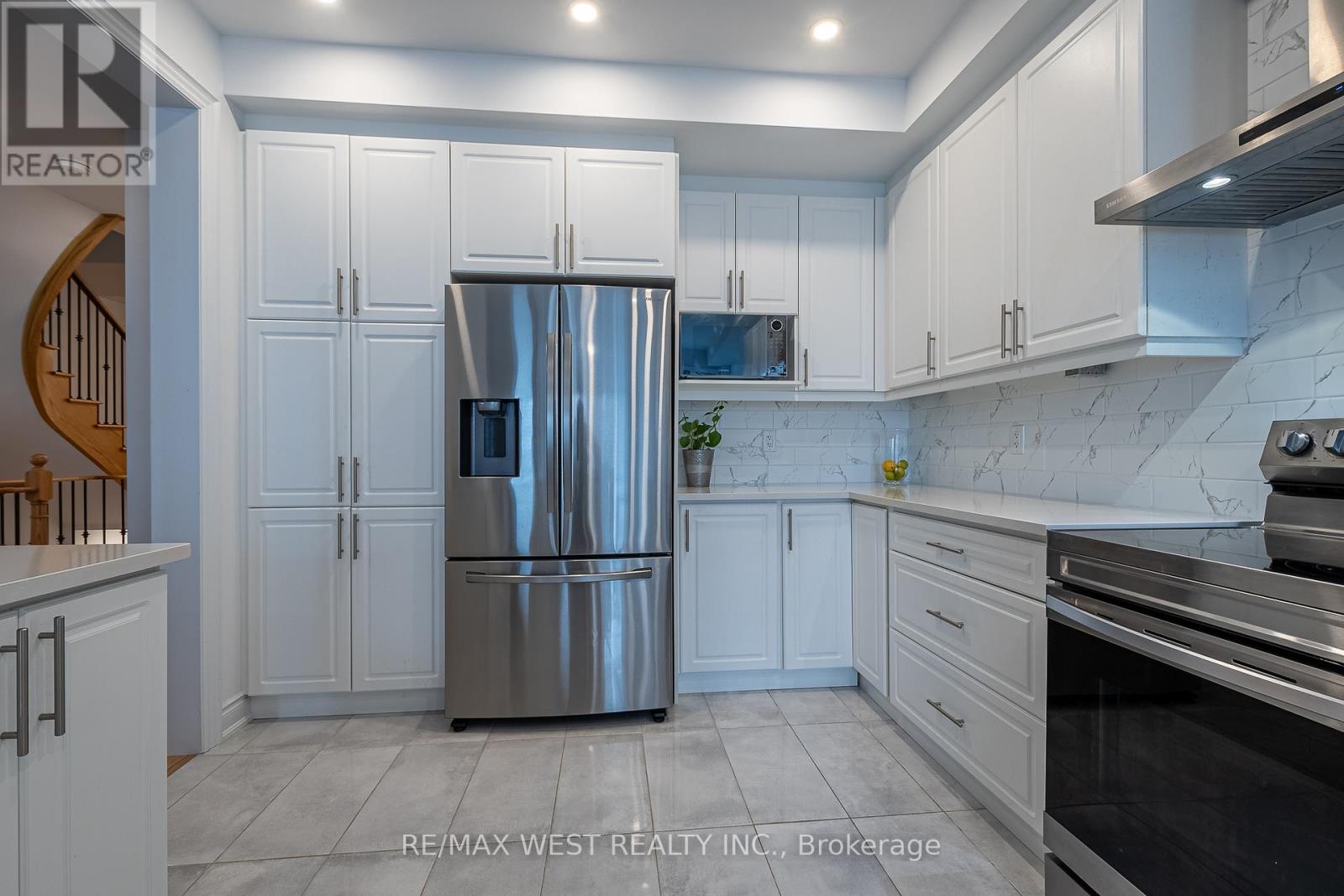Property at 9 KIERNAN CRESCENT image 3