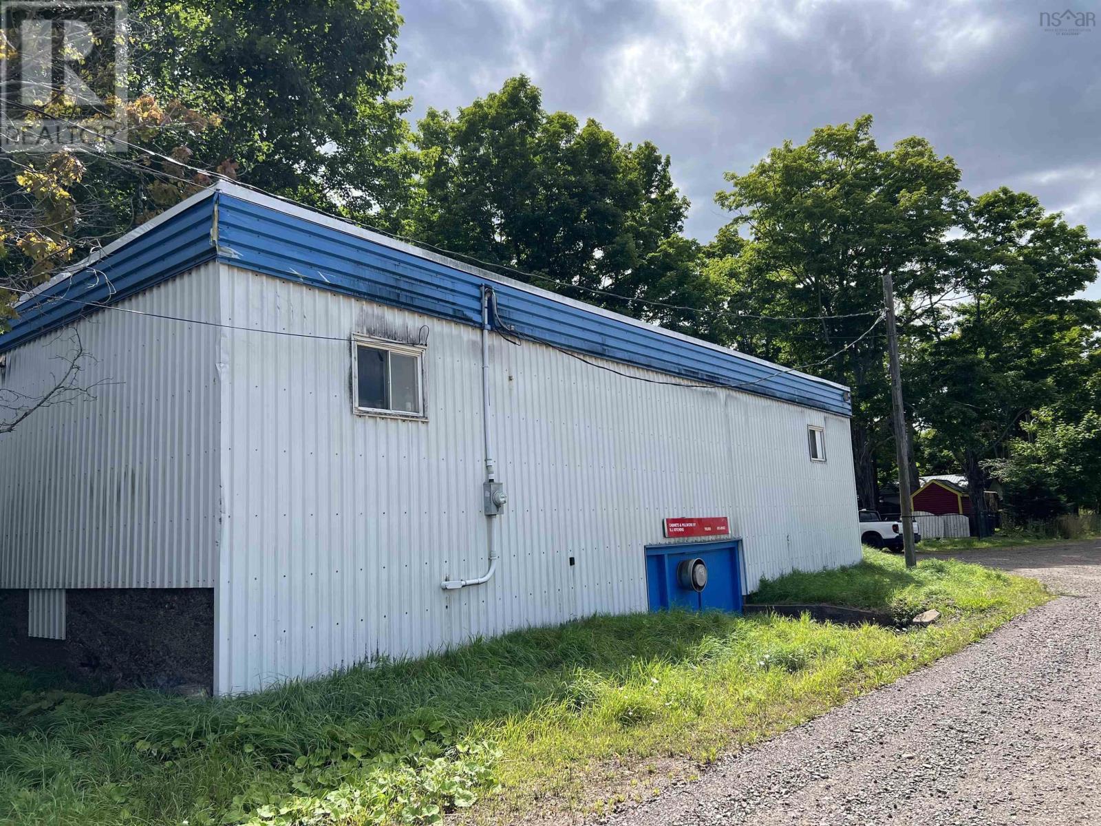 32 Railway Street, Truro, Nova Scotia  B2N 2H3 - Photo 3 - 202521370