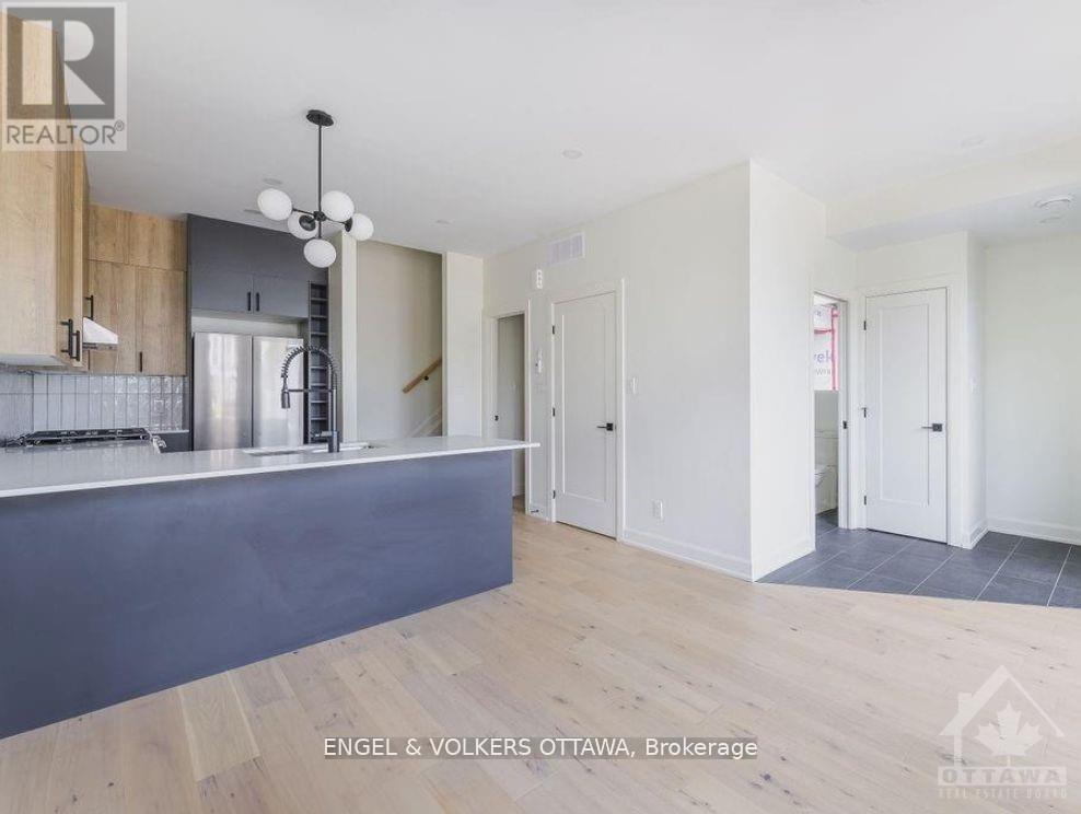 A - 136 Carillon Street, Ottawa, Ontario  K1L 5Y3 - Photo 2 - X12358907