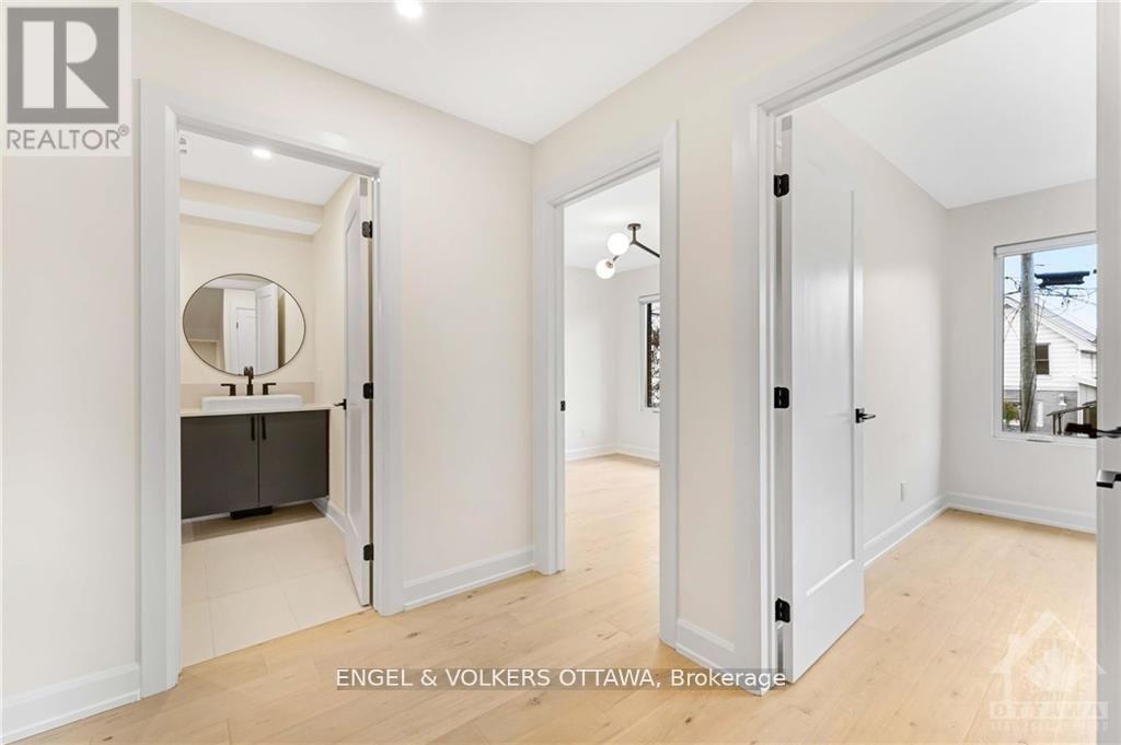 A - 136 Carillon Street, Ottawa, Ontario  K1L 5Y3 - Photo 5 - X12358907