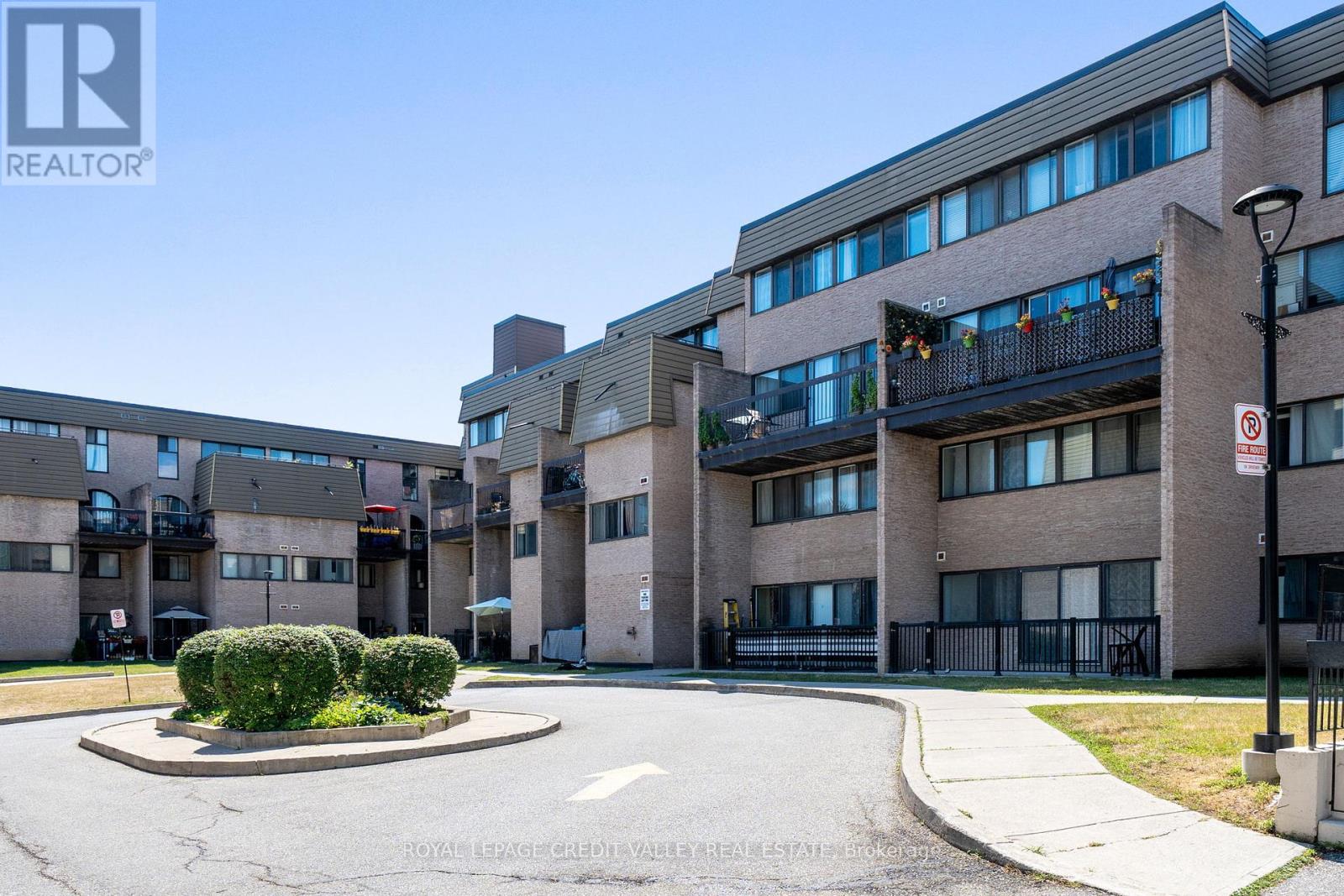 Property at 281 - 2095 ROCHE COURT image 3
