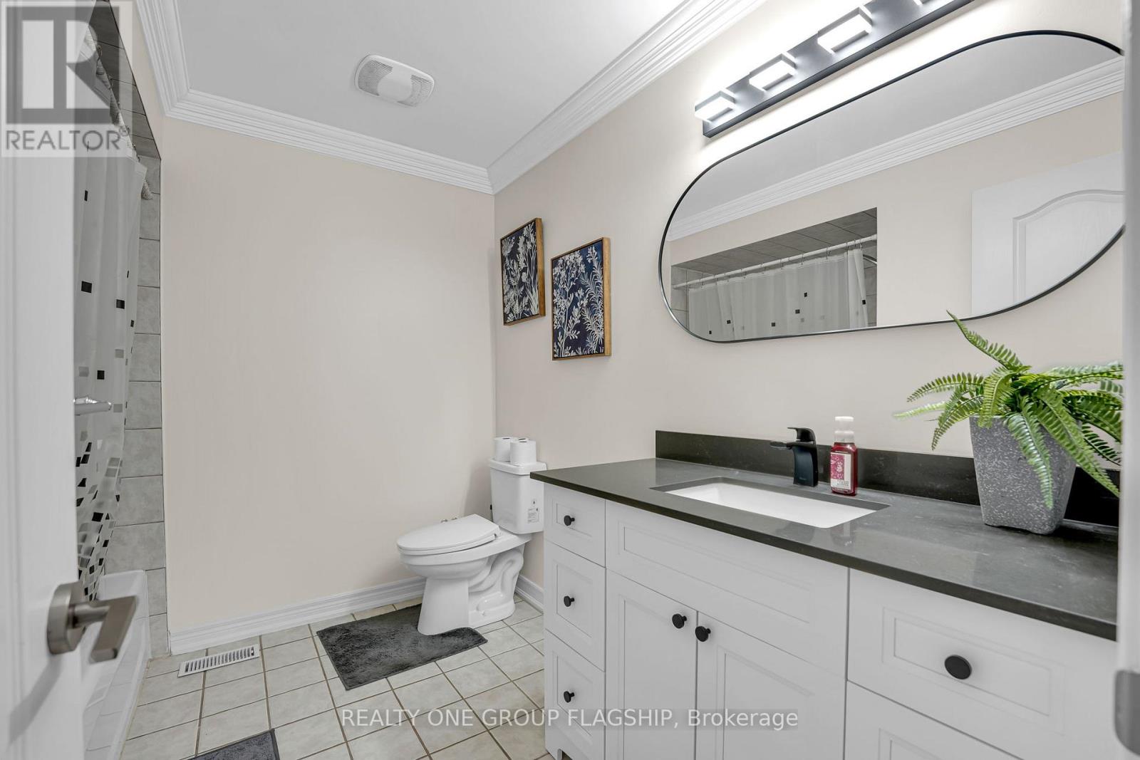 1128 Knotty Pine Grove, Mississauga, Ontario  L5W 1J6 - Photo 21 - W12358719