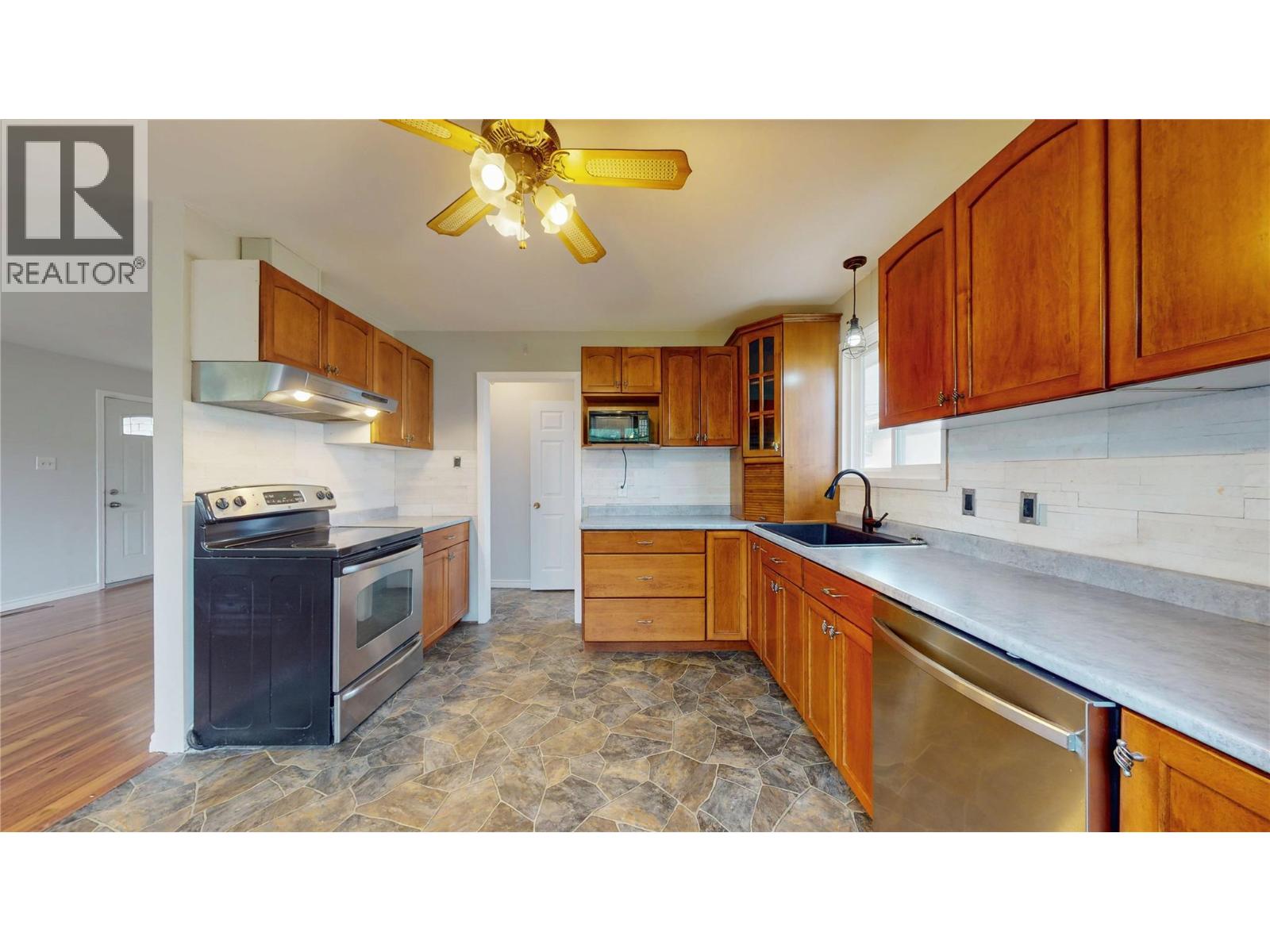 1905 2nd  S Street, Cranbrook, British Columbia  V1C 1C6 - Photo 2 - 10360239