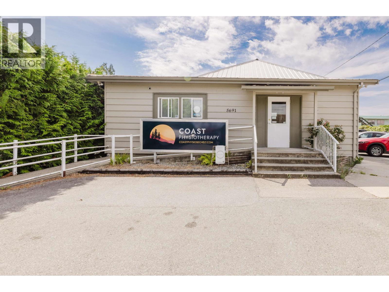5691 MERMAID STREET, Sechelt, British Columbia