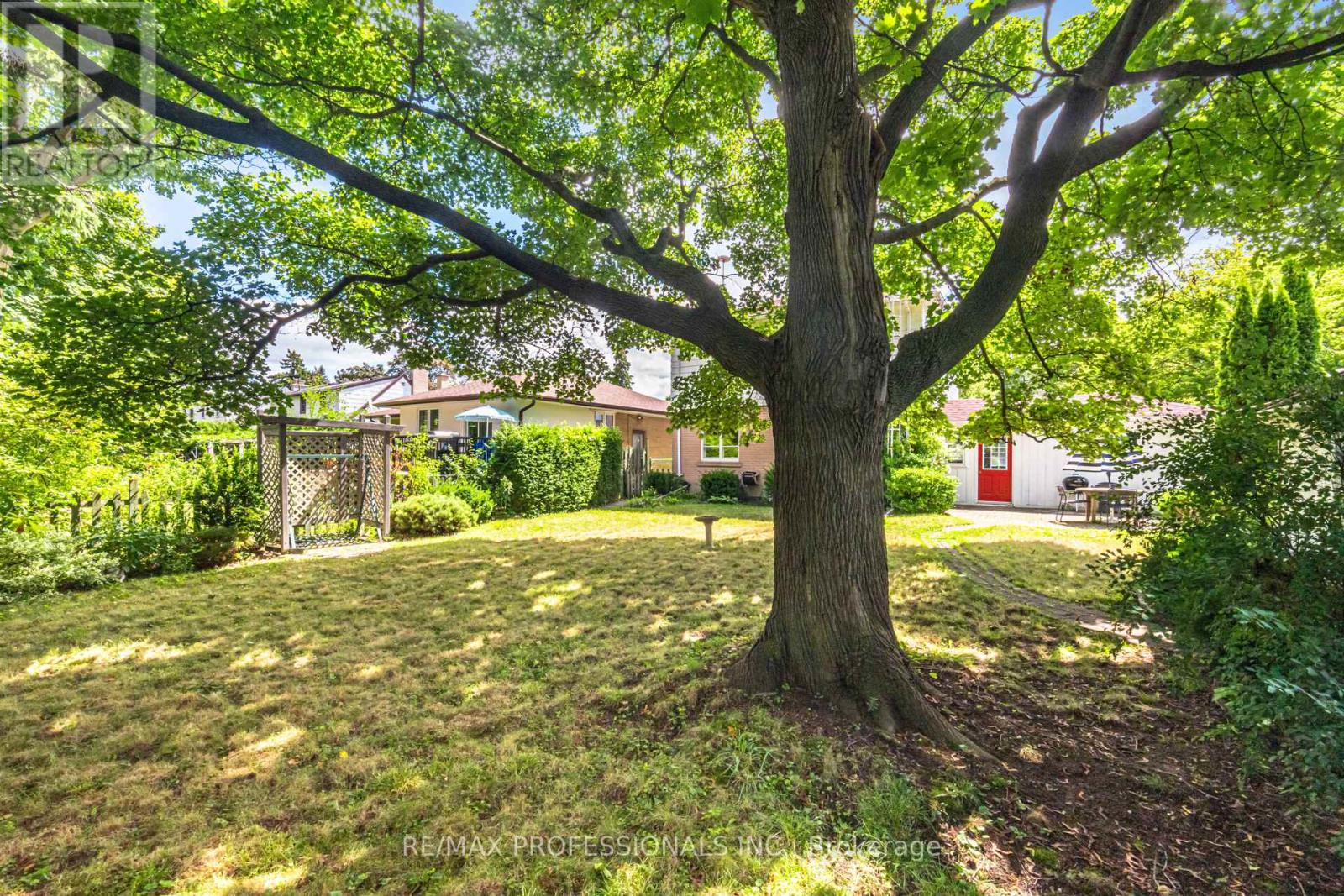 77 Bedford Park Avenue, Richmond Hill, Ontario  L4C 2N9 - Photo 38 - N12289422