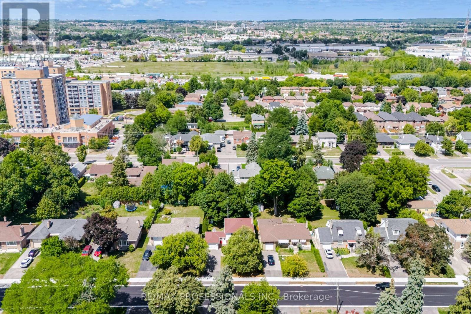 77 Bedford Park Avenue, Richmond Hill, Ontario  L4C 2N9 - Photo 45 - N12289422