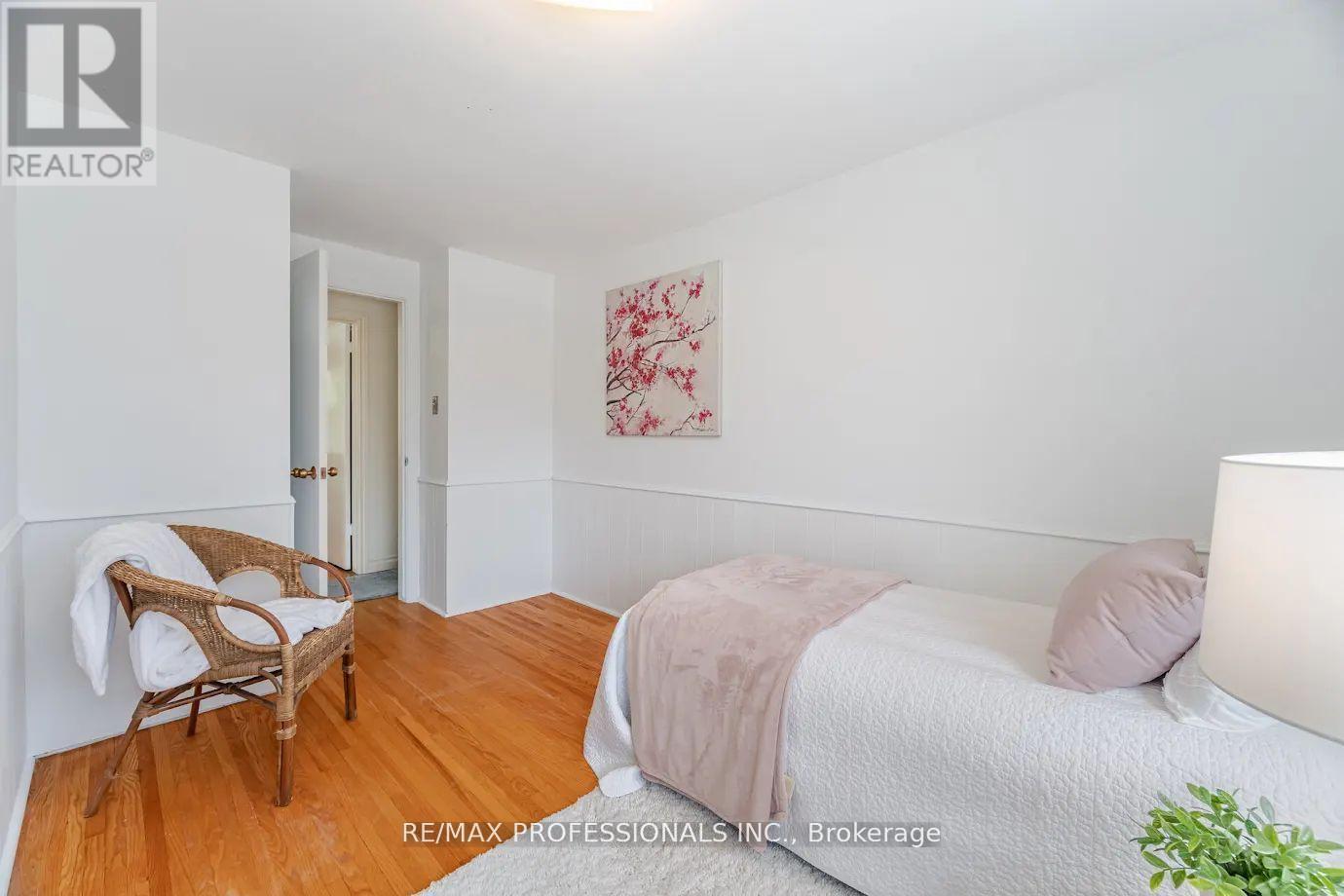 77 Bedford Park Avenue, Richmond Hill, Ontario  L4C 2N9 - Photo 20 - N12289422
