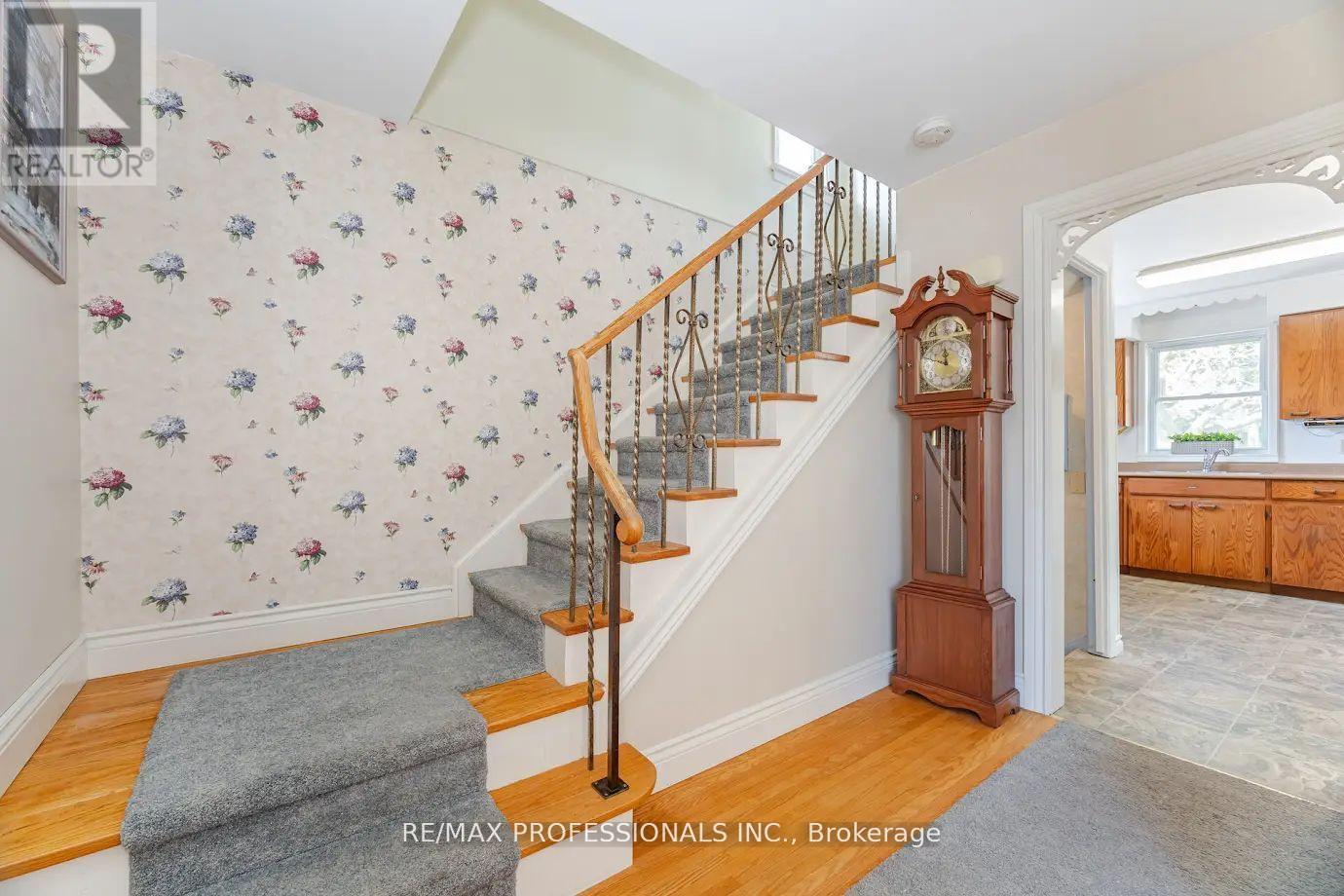 77 Bedford Park Avenue, Richmond Hill, Ontario  L4C 2N9 - Photo 14 - N12289422