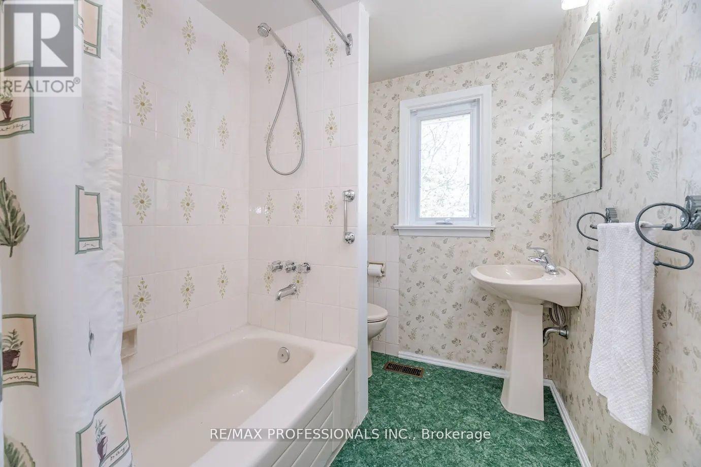 77 Bedford Park Avenue, Richmond Hill, Ontario  L4C 2N9 - Photo 23 - N12289422