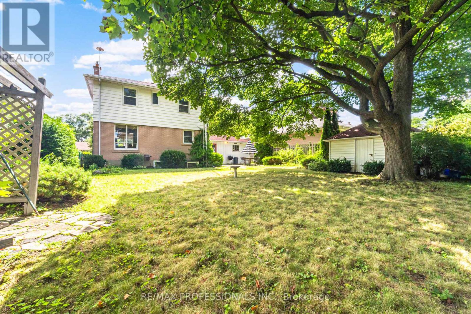 77 Bedford Park Avenue, Richmond Hill, Ontario  L4C 2N9 - Photo 37 - N12289422