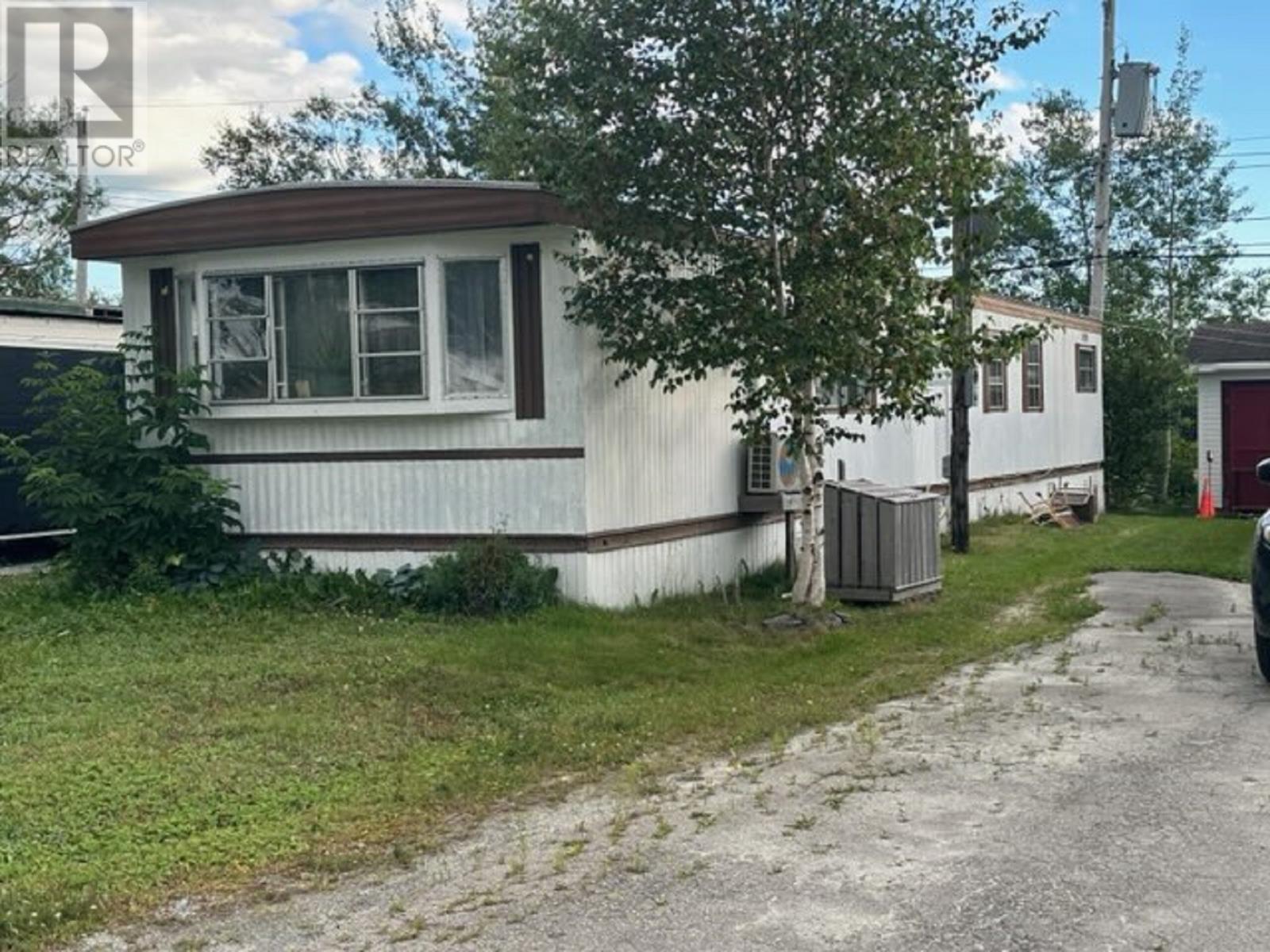 52 Gray Avenue, Gander, Newfoundland & Labrador  A1V 1Y3 - Photo 2 - 1276102