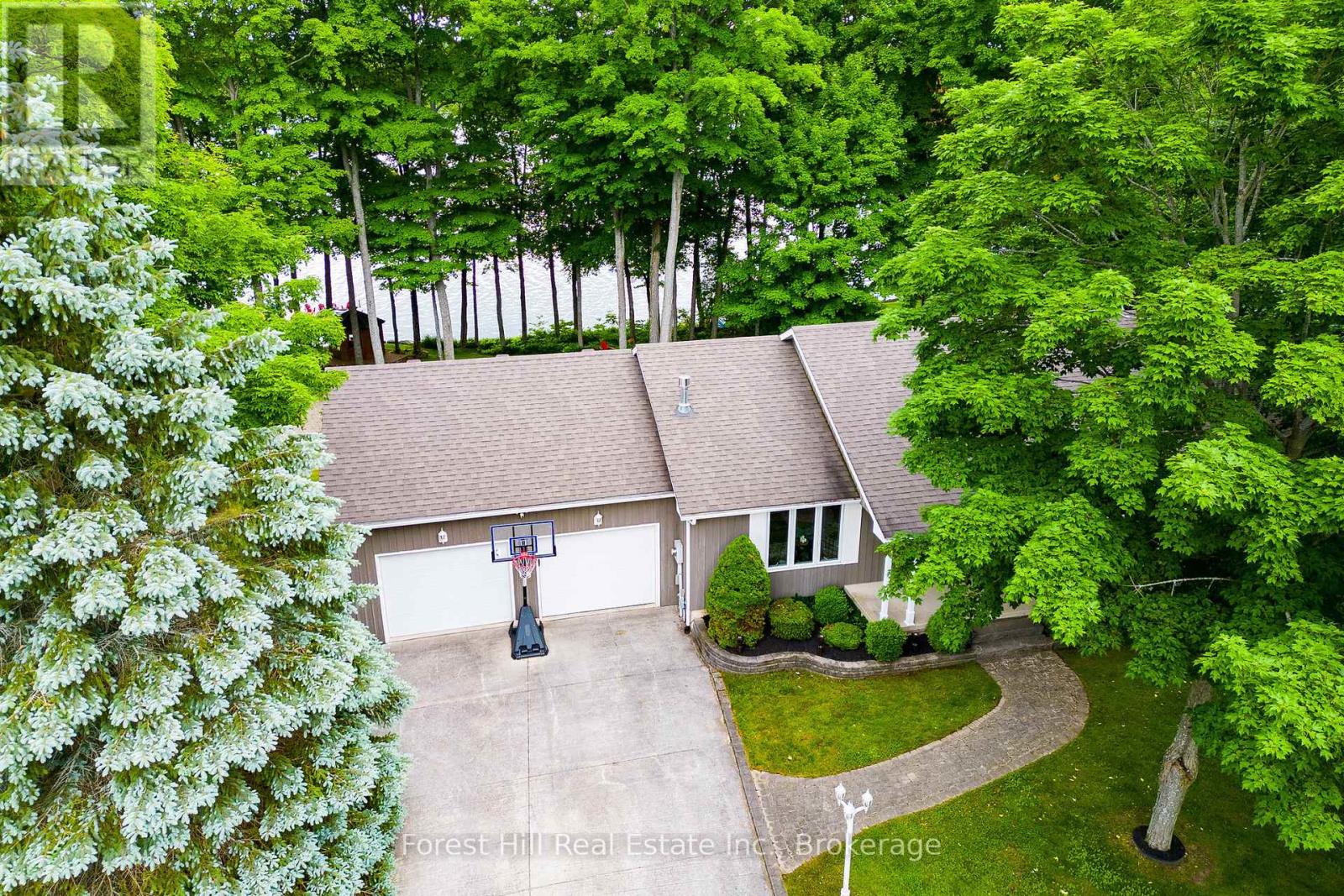 227 Peters Crescent, Grey Highlands, Ontario  N0C 1E0 - Photo 4 - X12357280