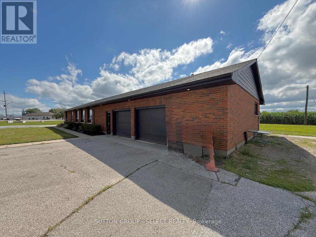 101 Broadway Street, Lambton Shores, Ontario  N0N 0A6 - Photo 3 - X12358860