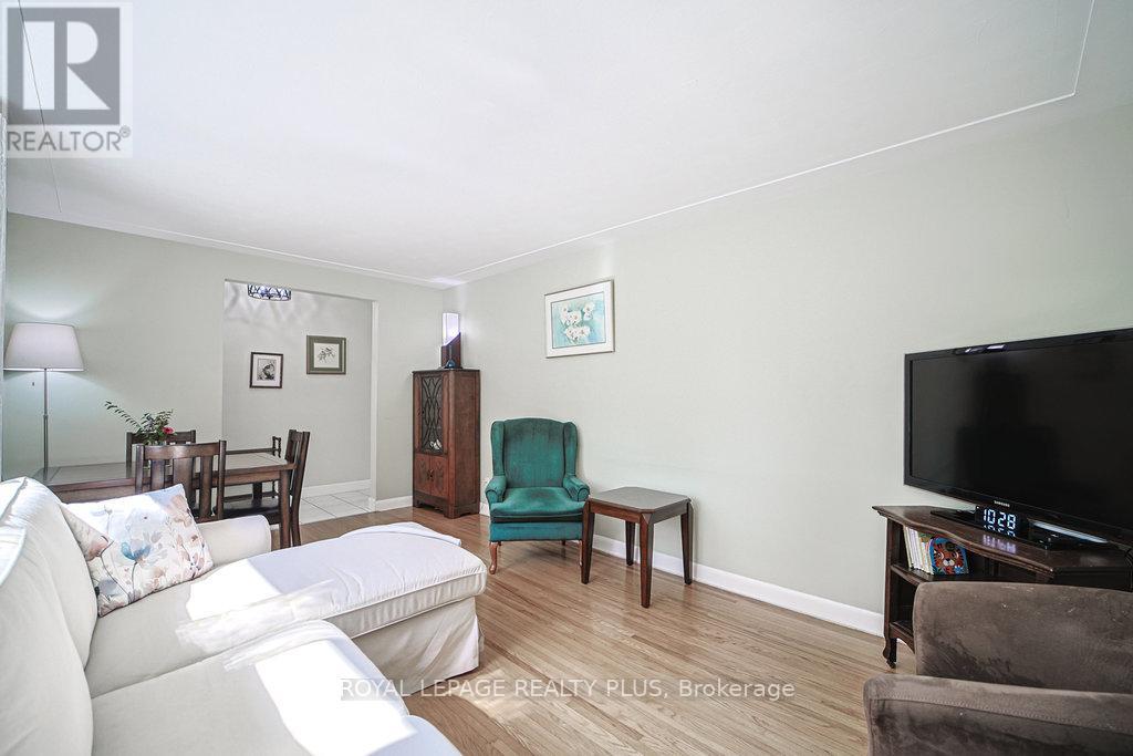 316 Upper Paradise Road, Hamilton, Ontario  L9C 5C4 - Photo 5 - X12344383
