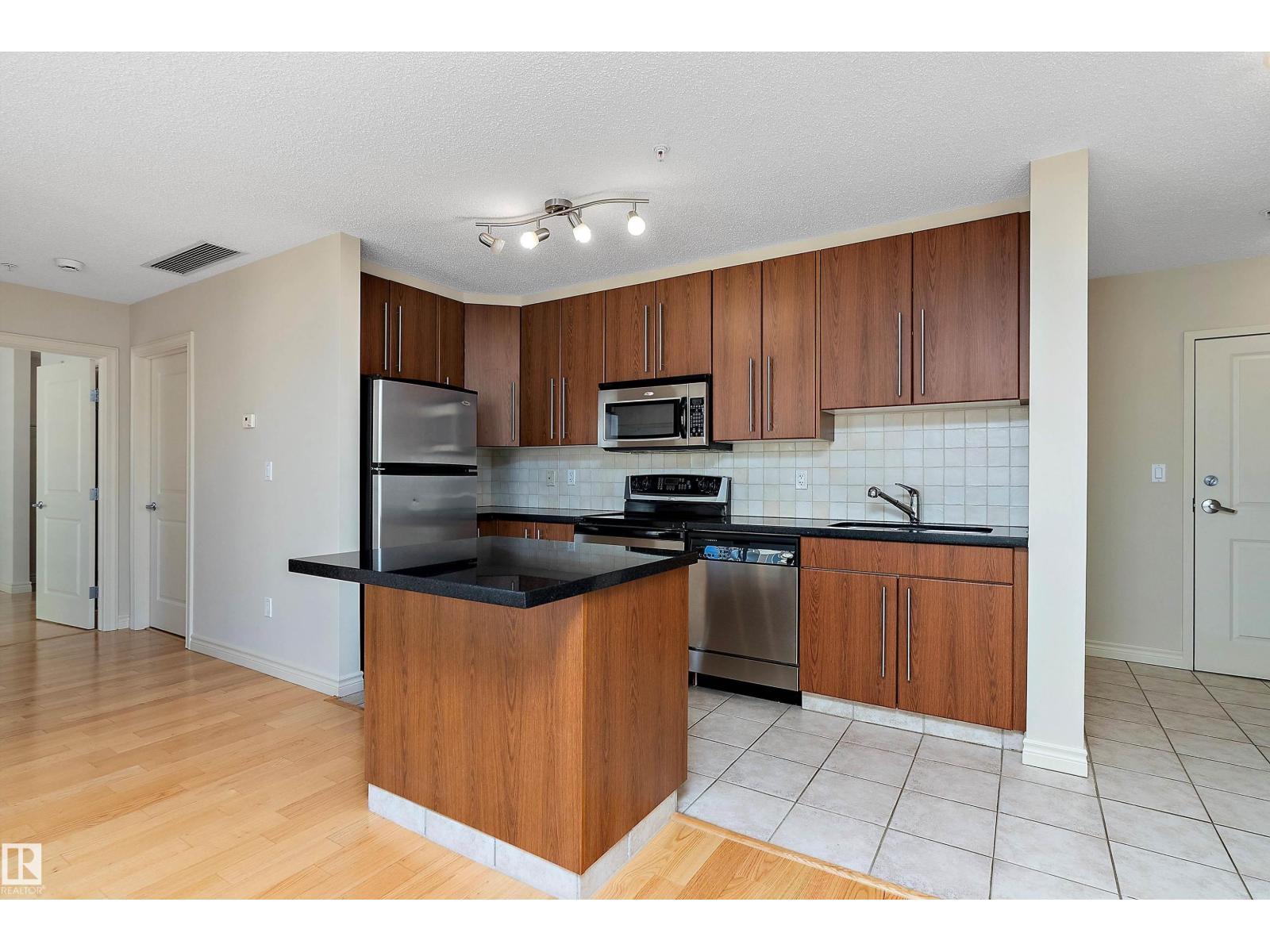 #1301 9819 104 St Nw, Edmonton, Alberta  T5K 0Y8 - Photo 3 - E4454222