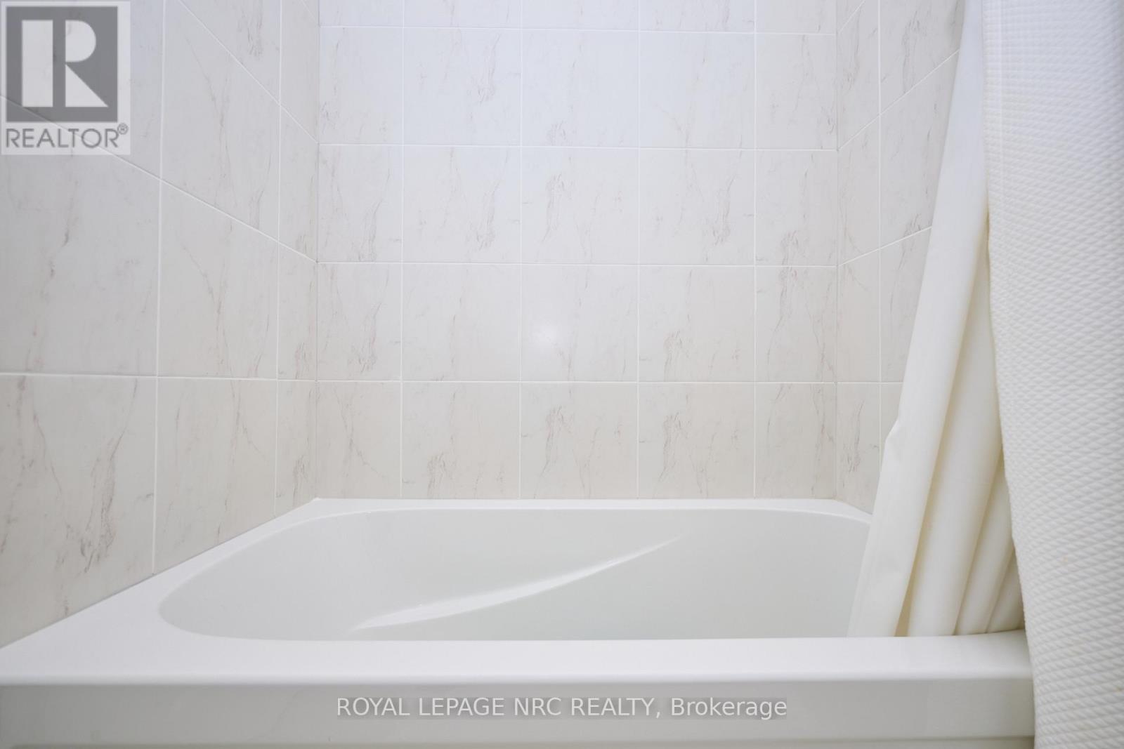 15 Copper Beech Boulevard, Niagara-On-The-Lake, Ontario  L0S 1J0 - Photo 14 - X12359068