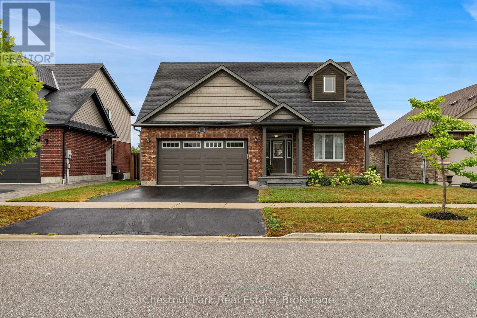 21 Portland Street, Collingwood, Ontario  L9Y 0W9 - Photo 1 - S12359057