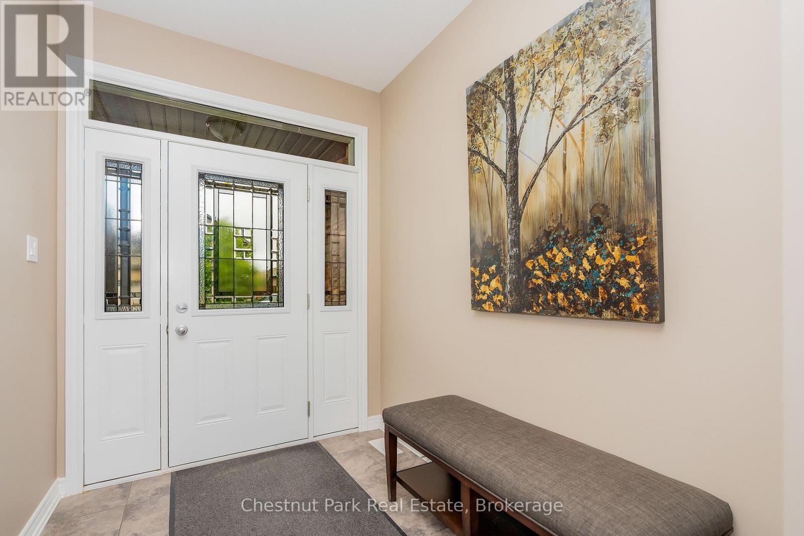21 Portland Street, Collingwood, Ontario  L9Y 0W9 - Photo 2 - S12359057