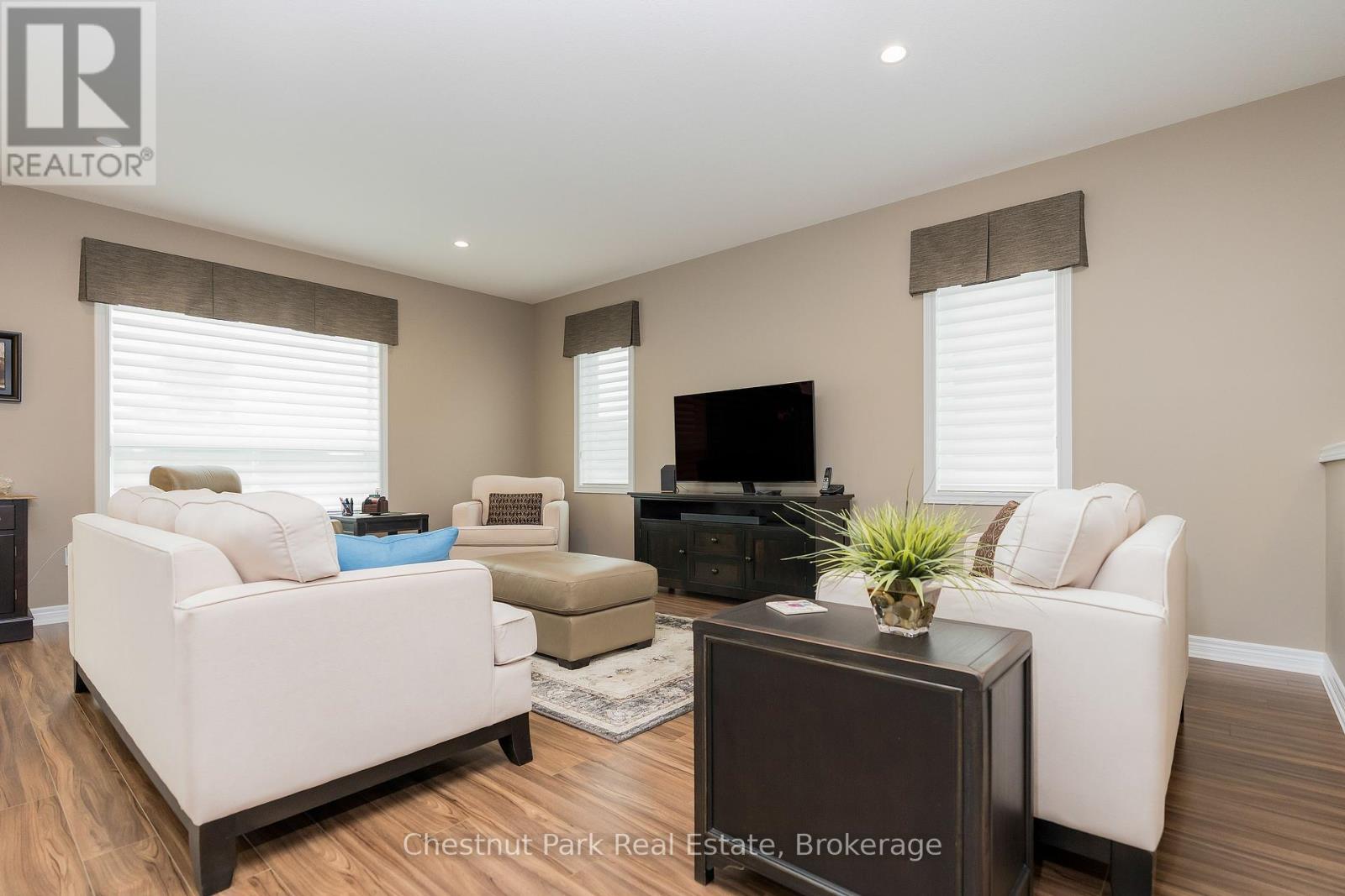 21 Portland Street, Collingwood, Ontario  L9Y 0W9 - Photo 6 - S12359057