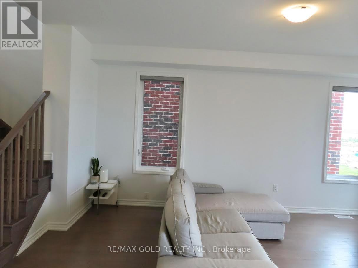 50 Yorkshire Drive, Barrie, Ontario  L9J 0B7 - Photo 4 - S12358902