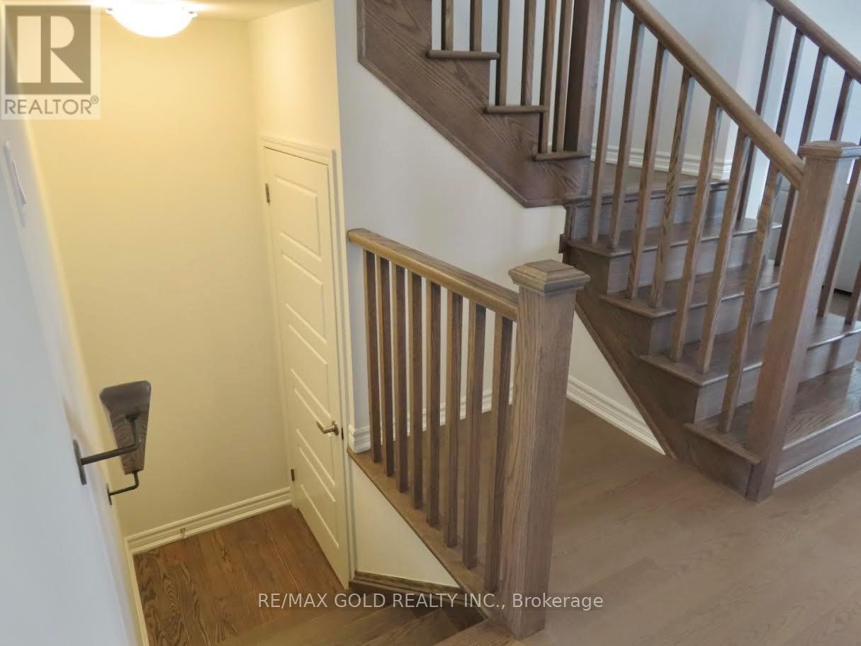50 Yorkshire Drive, Barrie, Ontario  L9J 0B7 - Photo 5 - S12358902