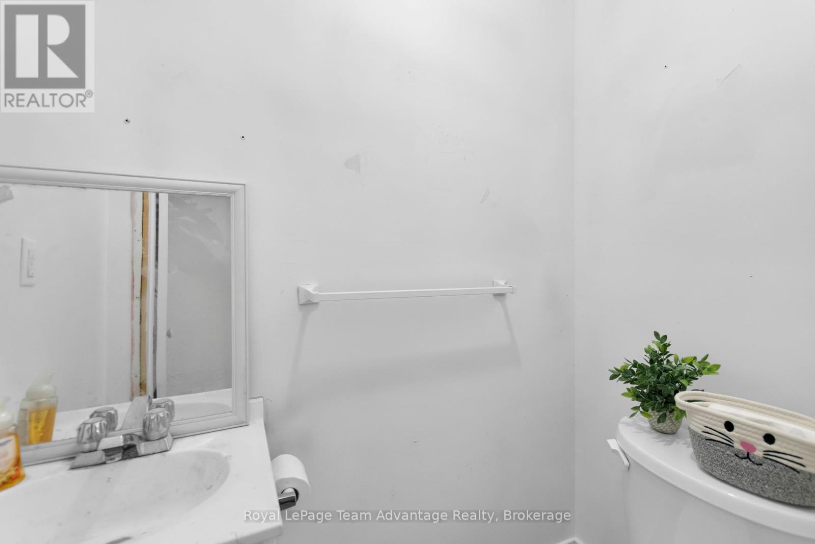 13 Church Street, Parry Sound, Ontario  P2A 1Y2 - Photo 21 - X12359001