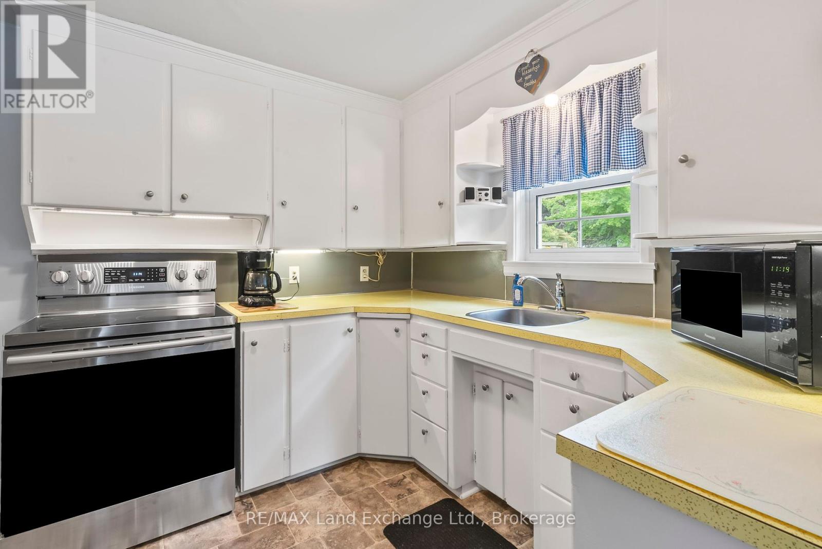 439 Green Street, Saugeen Shores, Ontario  N0H 2C0 - Photo 11 - X12359017