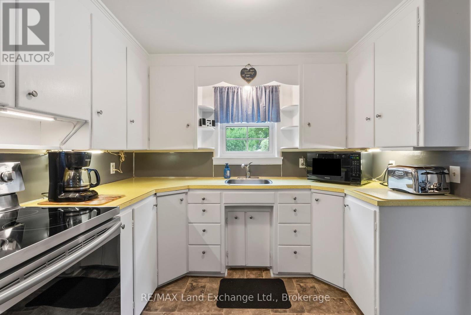 439 Green Street, Saugeen Shores, Ontario  N0H 2C0 - Photo 12 - X12359017
