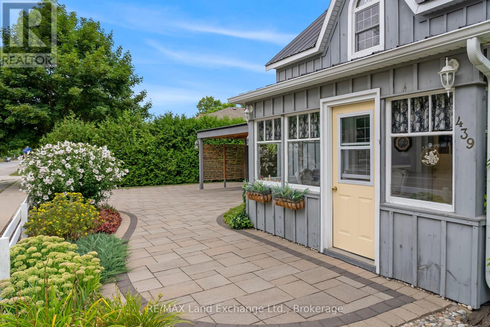 439 Green Street, Saugeen Shores, Ontario  N0H 2C0 - Photo 4 - X12359017