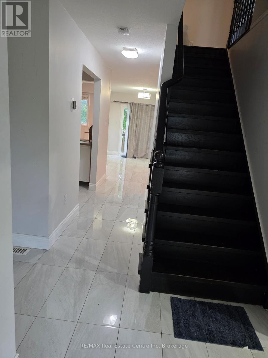 15 Bard Boulevard, Guelph, Ontario  N1L 1S9 - Photo 2 - X12359023