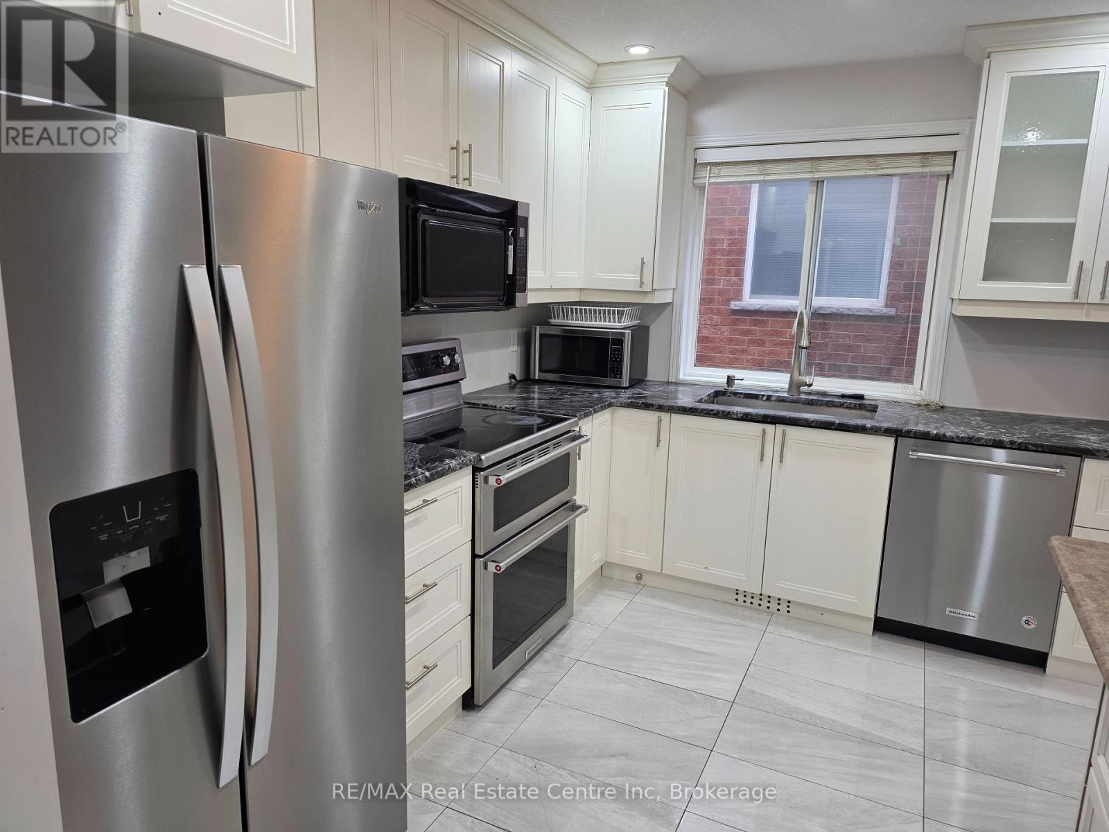 15 Bard Boulevard, Guelph, Ontario  N1L 1S9 - Photo 3 - X12359023