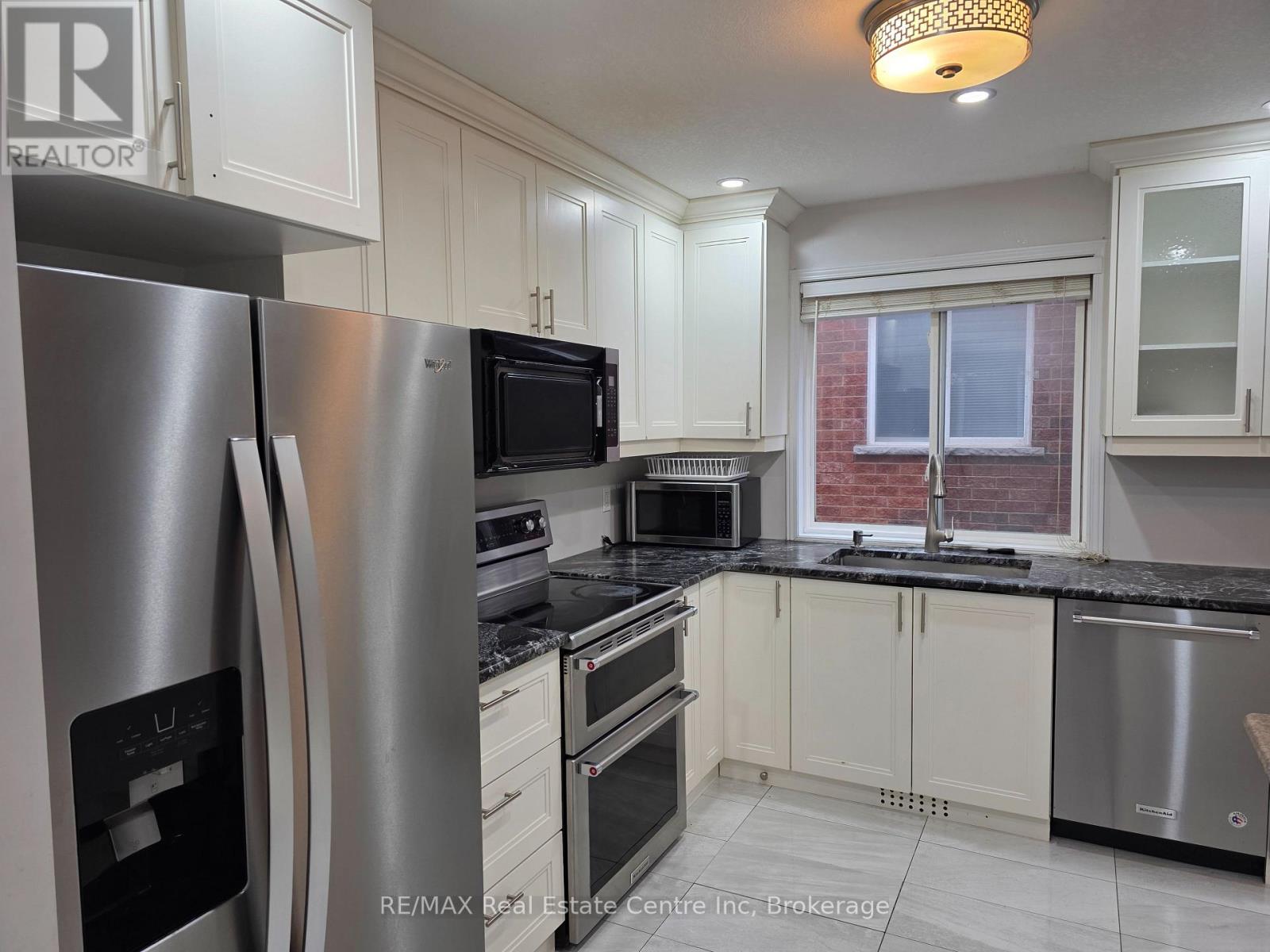 15 Bard Boulevard, Guelph, Ontario  N1L 1S9 - Photo 4 - X12359023