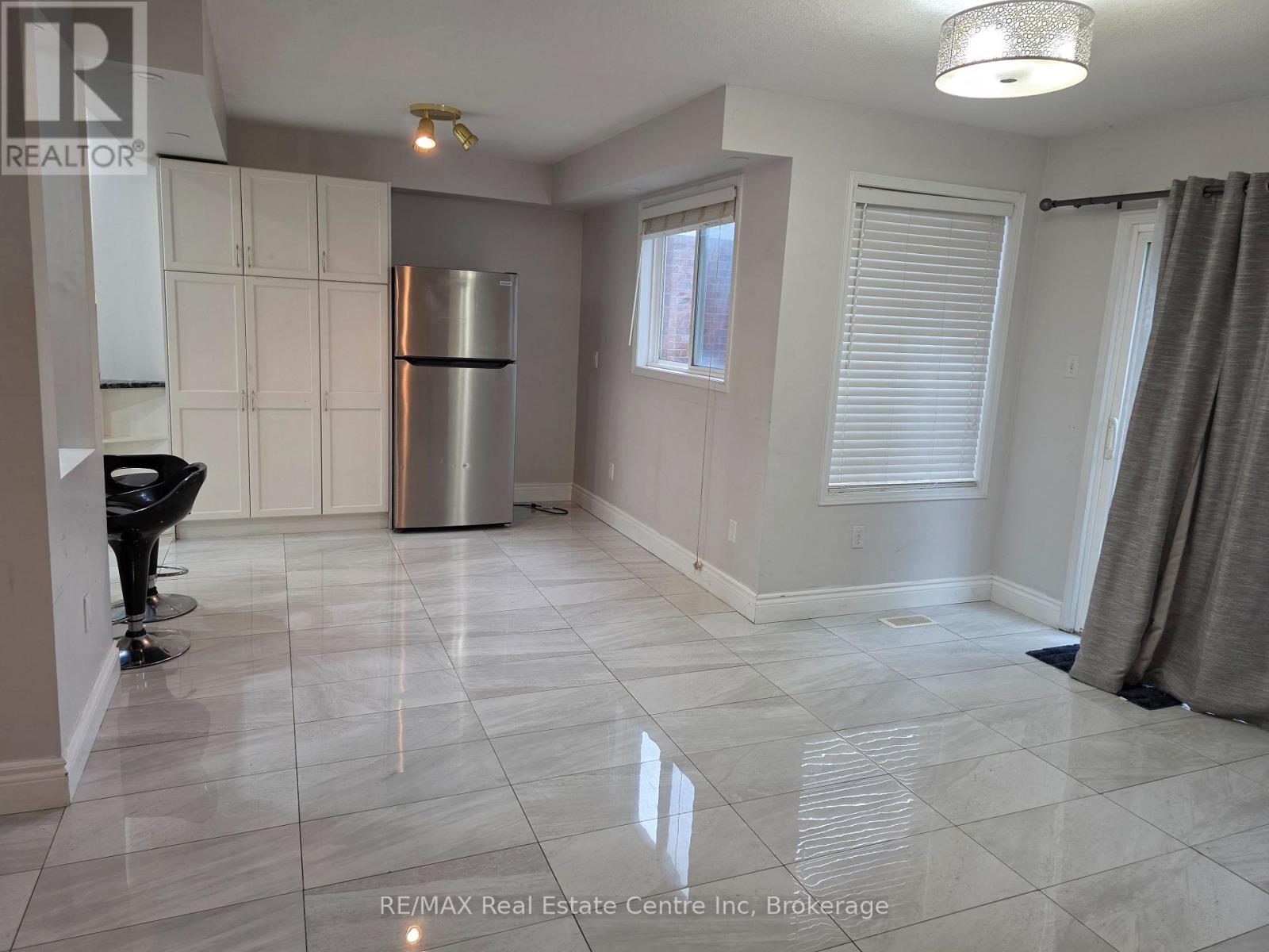 15 Bard Boulevard, Guelph, Ontario  N1L 1S9 - Photo 6 - X12359023