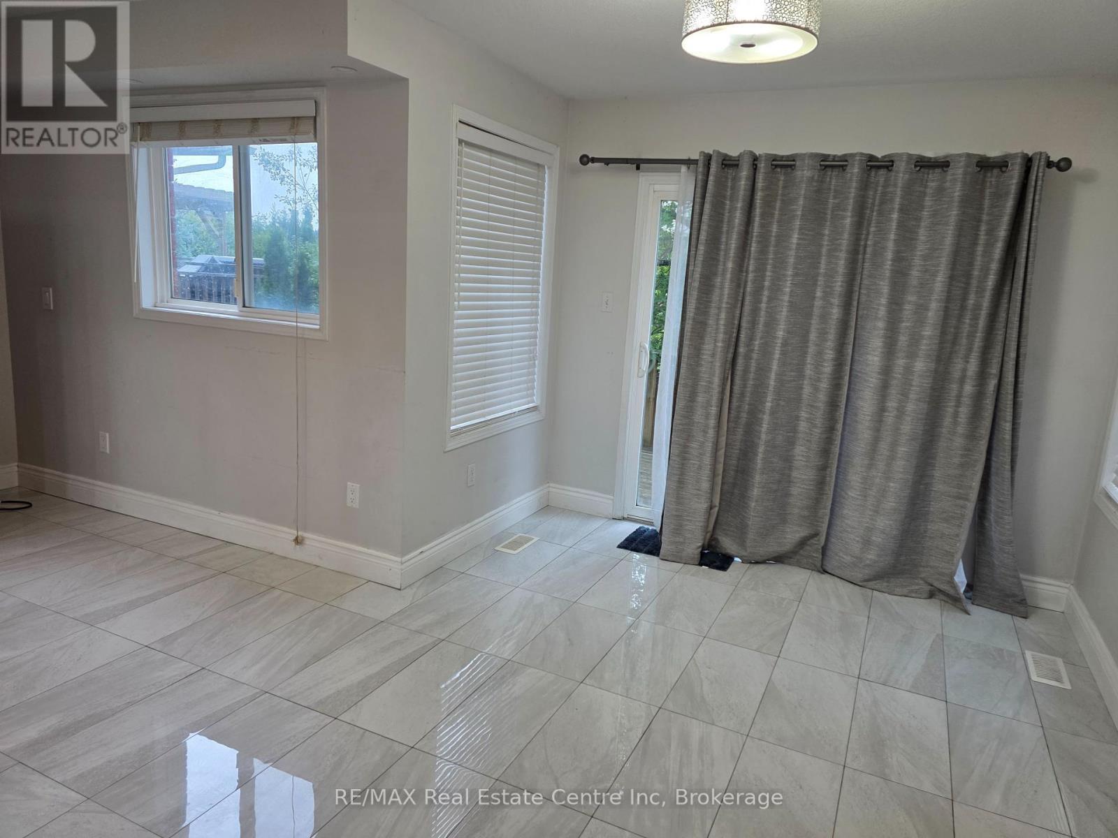 15 Bard Boulevard, Guelph, Ontario  N1L 1S9 - Photo 7 - X12359023