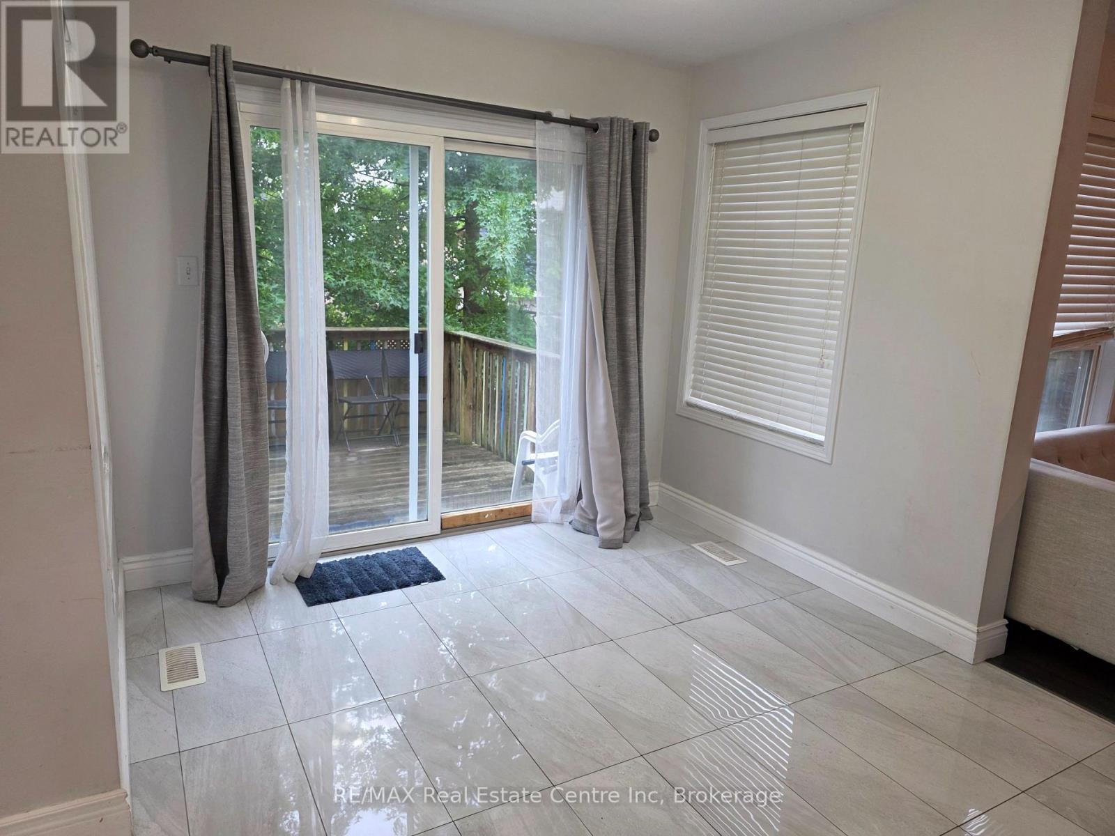 15 Bard Boulevard, Guelph, Ontario  N1L 1S9 - Photo 9 - X12359023