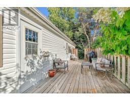 7 OAKWOOD Crescent