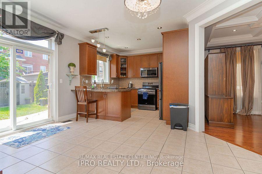26 Maybeck Drive, Brampton, Ontario  L6X 0Z1 - Photo 11 - W12358857