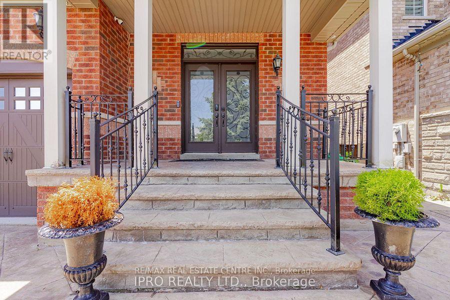 26 Maybeck Drive, Brampton, Ontario  L6X 0Z1 - Photo 3 - W12358857